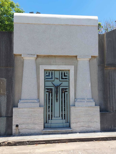 Imagen 1 de 3 de Bóveda En Cementerio De Morón