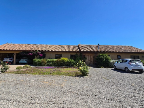 Casa Con Amplio Terreno Condominio Santa Veronica/ Talagante