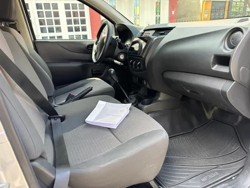 Nissan Np300 Frontier 2.5 Mt 4x2 Estaca