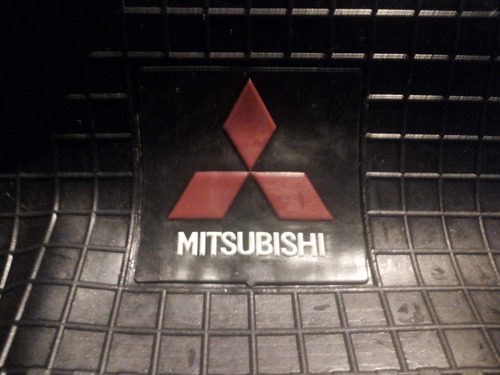 Mitsubishi Cubre Alfombras Delanteras O Traseras