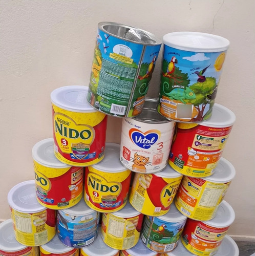 Latas De Leche Vacías