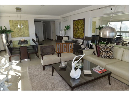 Apartamento En Brava, 3 Dormitorios - Ref: 10113