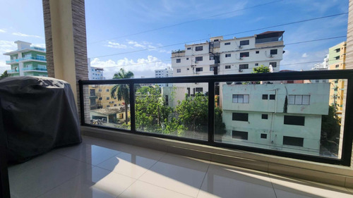 Se Vende Espacioso E Iluminado Apartamento En Renacimiento