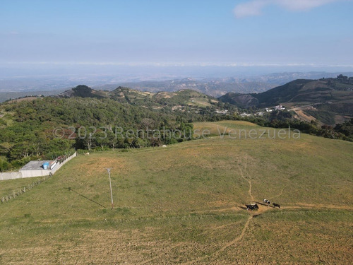 Carlos Colmenarez Vende Terreno En Cubiro, Perfecto Para Ecoturismo, Agricultura O Residencial. El Terreno Cuenta Con Una Extensión De 210.000 M2, Una Fuente De Agua De Pozo Profundo, 2 Tanques De Ag