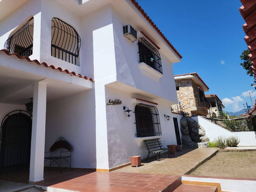 Tibisay Rojas Vende Casa En La Urbanizaciòn Trigal Norte   Cod. 220970