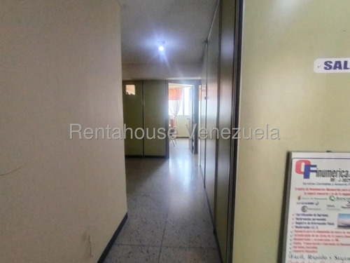 Dalisa Bigott Ofrece Oficina Ejecutiva En Centro Cívico Profesional | 42 M² | 1 Baño | Estac. Cubierto | #25-19231