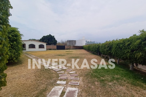 Se Vende Excelente Terreno Con Construcción En Altos De Oaxtepec