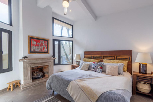 Single Level Charming Retreat