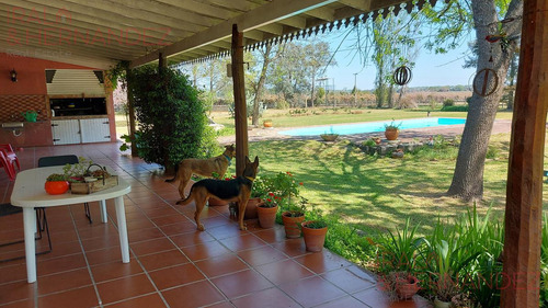 Venta Casa Con Pileta Tipo Chacra En Club De Campo Haras El Malacate