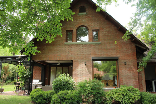 Casa En Venta De 7 Dorm. En Lo Barnechea