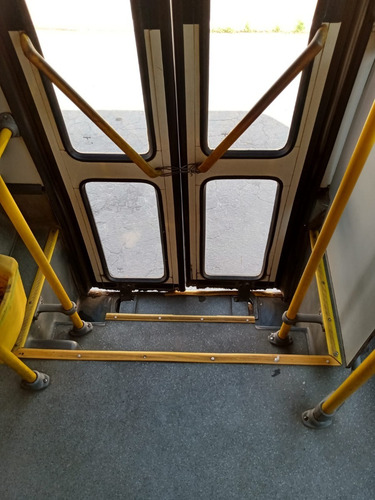 Imagem 2 de 15 de Micro Ônibus Volare W9 2013/2014 - Com Elevador - Motor Mwm