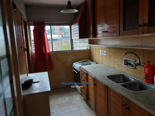 Casa De Tres Dormitorios Con Dos Gges Y Fondo