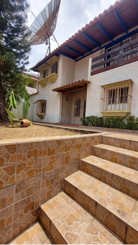 En Venta Amplia Casa En Terrazas De Los Nisperos Valencia Calle Cerrada, 235692 Rr