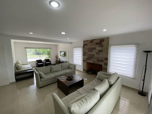 Casa En Venta En Barrio Santa Ana Moreno