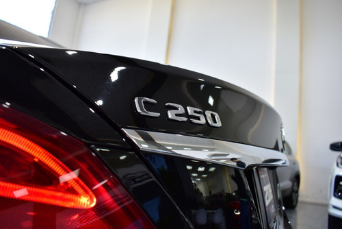Imagen 9 de 24 de Mercedes Benz Clase C C250 Amg-line 2018 - 63.800km