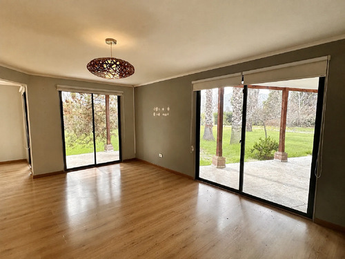 Parcela Con Casa, Piscina/ Quincho, Frente A Parque Y Laguna