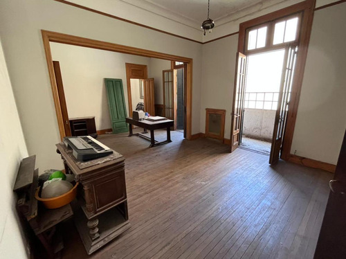 Venta Departamento De Época Con 6 Dormitorios Y 282m2 A Usd 640 Por M2 En Microcentro Rosario