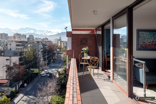 Encanto Y Vista Inmejorable En Último Piso En Providencia
