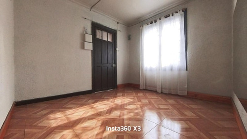 Amplia Casa Antigua Con Patio. Zona Residencial