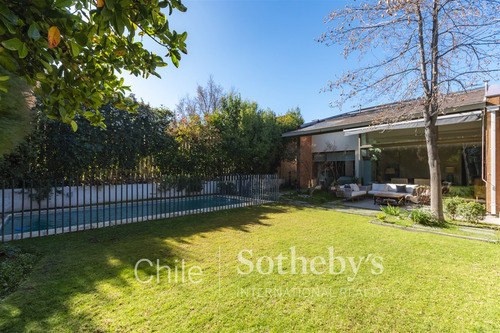 Casa En Venta De 4 Dorm. En Lo Barnechea
