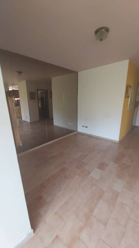 Imagen 10 de 11 de Venta De Apartamento En La Trigaleña A Remodelar Llamar A Darymar Reveron 04145439979