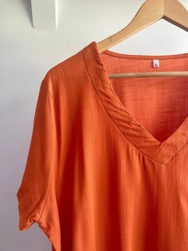 Imagen 3 de 6 de Blusa Liso Escote V - Talle Grande