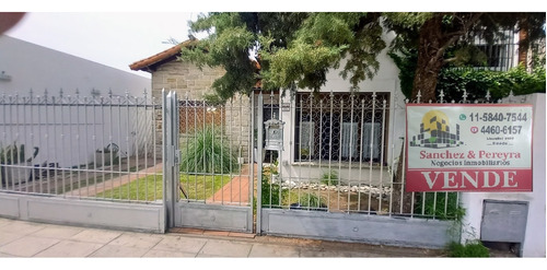 Venta Chalet Casa En Haedo, Morón, G.b.a. Zona Oeste 3 Ambientes Lote Propio Pileta 