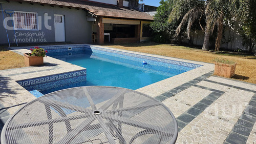 Casa En Venta 4 Dormitorios, Pileta, Cochera Triple Ideal Comercial