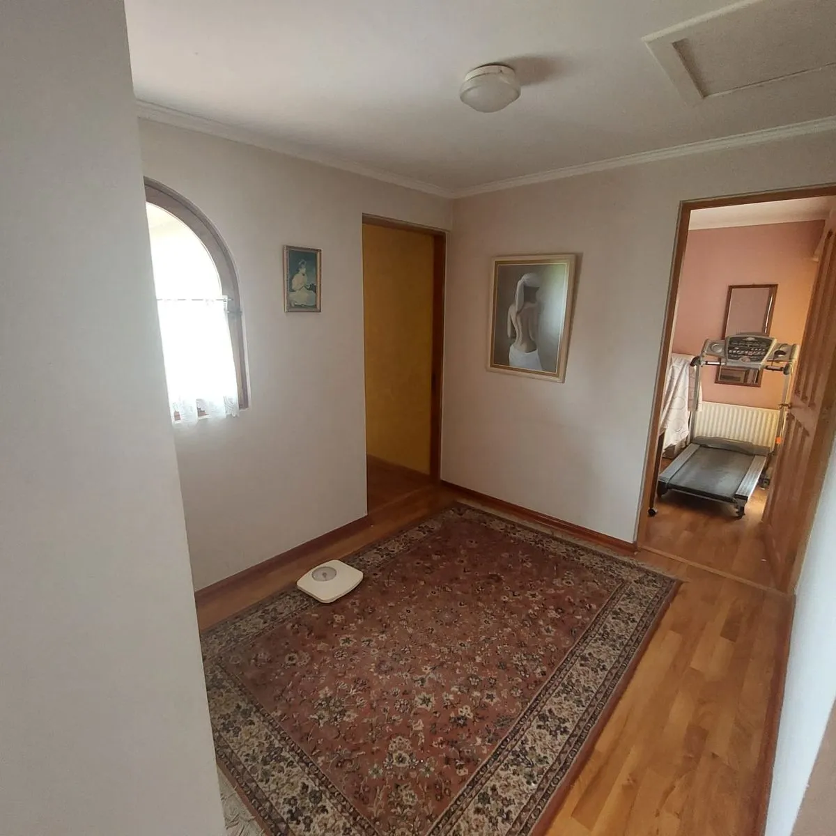 Imagen 3 de 30 de Gran Casa De Dos Niveles En Calle Cerrada Con Lind...