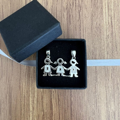 Imagen 7 de 9 de Dije Niños Y Niña De Plata 925 Con Zirconias Agálea