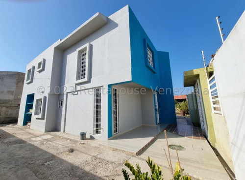 En Venta  Moderna Y Fabulosa Casa En Coro