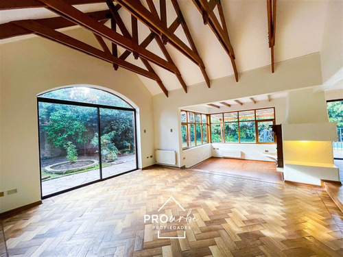 Casa En Venta De 5 Dorm. En Las Condes