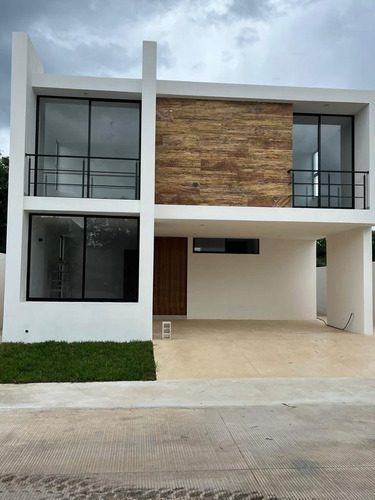 Casa(204) En Venta En Privada Tamora En Conkal