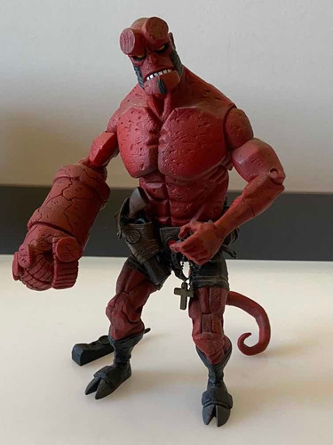 Hellboy Figura Articulada Version Comic De Mezco