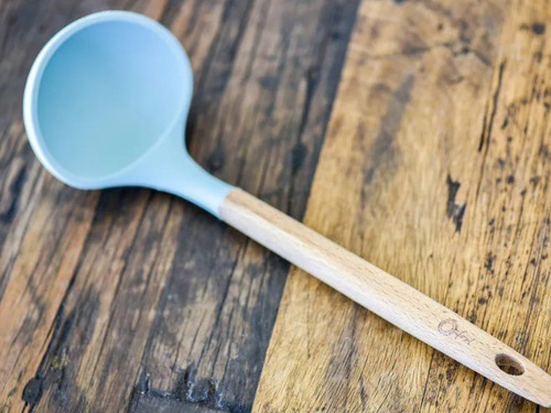 Concha De Silicone Com Cabo Madeira 30cm Water Blue Oxford