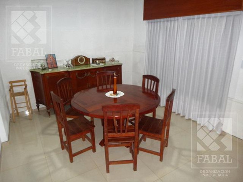 Casa Alquiler O Venta Santa Genoveva, 3 Dormitorios, 3 Baños, Quincho-garaje Y Jardín