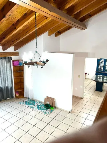 Venta De Casas En Jurica, 3 Habitaciones, De Oportunidad, Hermosa Calle.