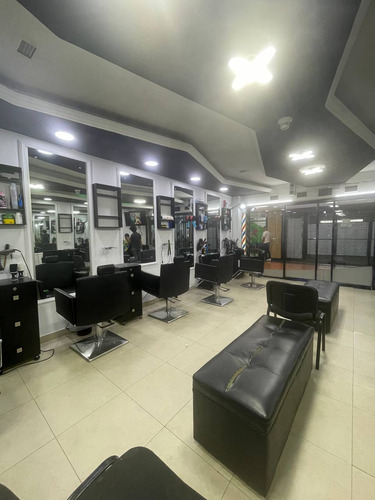 Venta De Local Comercial Con Peluquería Guatire Miranda. La.