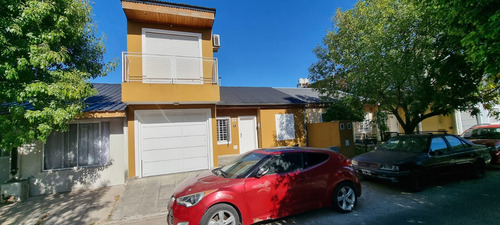 En Venta En Altos De Podesta Barrio Cerrado De 5 Ambientes 2 Baños Garage Dos Autos Fondo. Venta Inmediata F: 9511