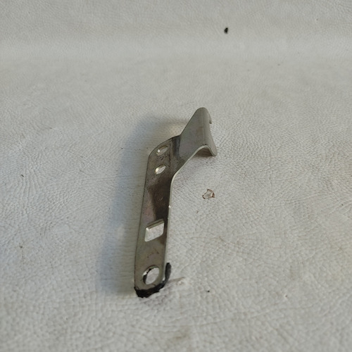 Suporte Maçaneta Porta Traseira Esquerda Onix 2013 A 19 Leia (Usado)