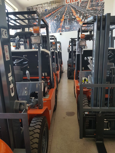 Imagen 5 de 15 de Autoelevador Chl/ Heli 2500kg Motor A498 Euro3 Torre 3.5 M