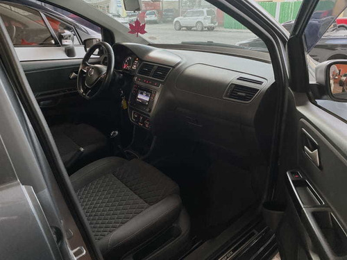 Imagem 9 de 13 de Volkswagen Crossfox 1.6 16v 2015