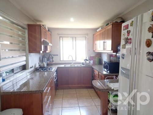 Casa En Venta De 4 Dorm. En Algarrobo
