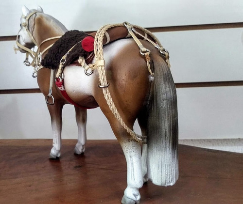 Miniatura De Cavalo Crioulo Encilhado