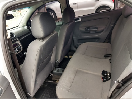 Imagem 8 de 15 de Volkswagen Voyage 2013 1.6 Vht Comfortline Total Flex 4p