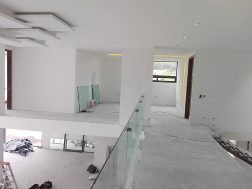 Hermosa Residencia En Venta Con Alberca Privada Y Campo De G