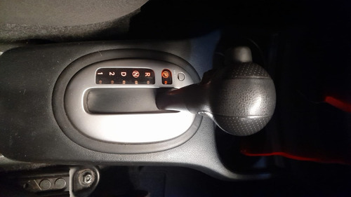 Imagen 12 de 25 de Nissan Versa Advance At