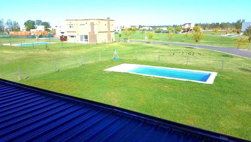 Casa En Venta En El Canton Con 3 Dormitorios. Con Renta