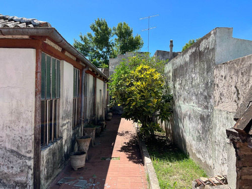 Imagen 2 de 20 de Terreno Céntrico De 10x50 Con Casa A Reciclar