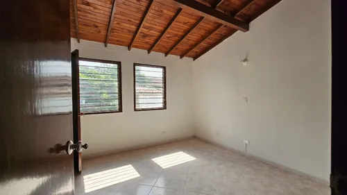Casa En Venta En Estadio. Cod V12501